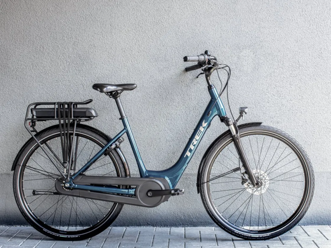 Trek Bikes Kaupunkipyörät – Arki Kaupungissa | Kaupunkipyörät – Sähköavusteinen*District+ 1 Lowstep